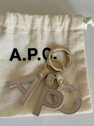 Llavero A.P.C. Letras