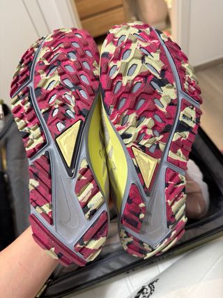 Zapatillas Nike Trail Grises y Rosas