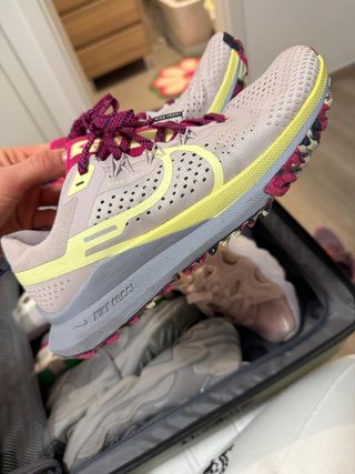 Zapatillas Nike Trail Grises y Rosas