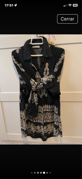 Sobrecamisa negra bordada dorada