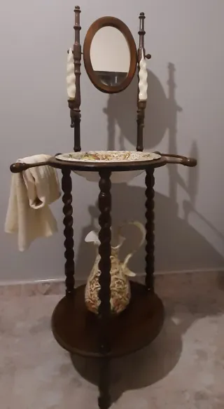 Palanganero de madera y cerámica