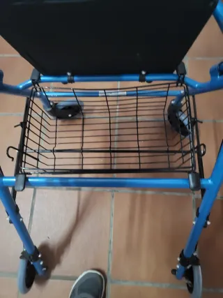 Andador para personas mayores azul