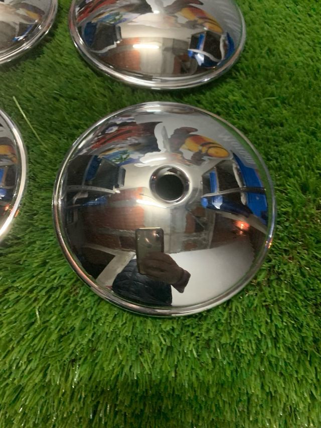 Tapabujes metálicos para coche clasico nuevos