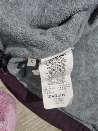 Chaqueta Napapijri Morada, como nueva