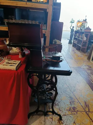 MÁQUINA DE COSER AURORA DE ESCUDER