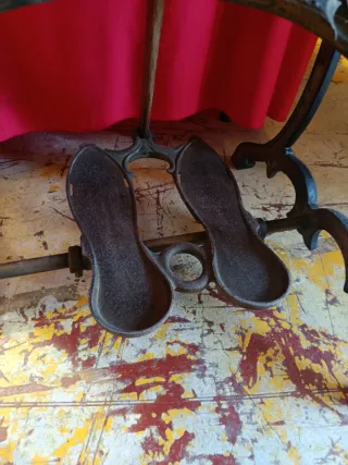 MÁQUINA DE COSER AURORA DE ESCUDER