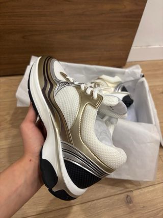 Zapatillas Chanel Runner Blancas y Doradas