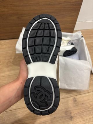 Zapatillas Chanel Runner Blancas y Doradas