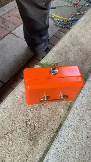 Caja de caudales metálica 18x12x7 cm