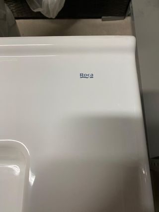 Lavabo Roca con grifo TRES