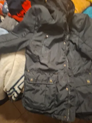 Cazadora gris con broches