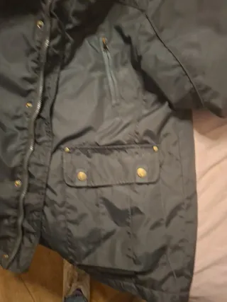 Cazadora gris con broches