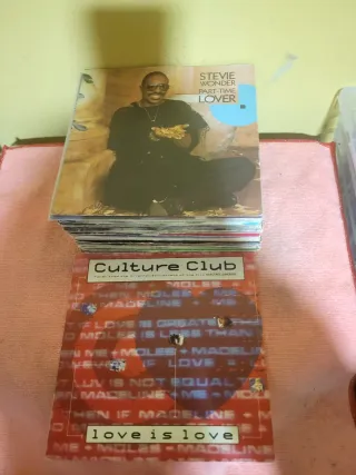 Lote 50 vinilos Singles varios estilos musicales.