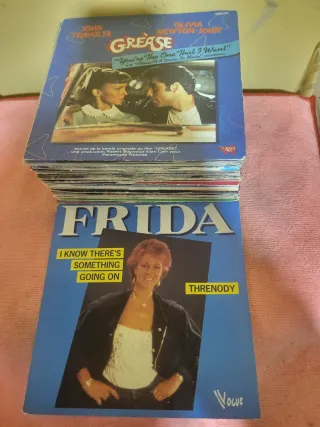 Lote 50 vinilos Singles varios estilos musicales.