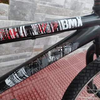 Bicicleta BMX Negra
