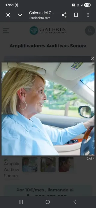 Amplificadores auditivos beige y blancos