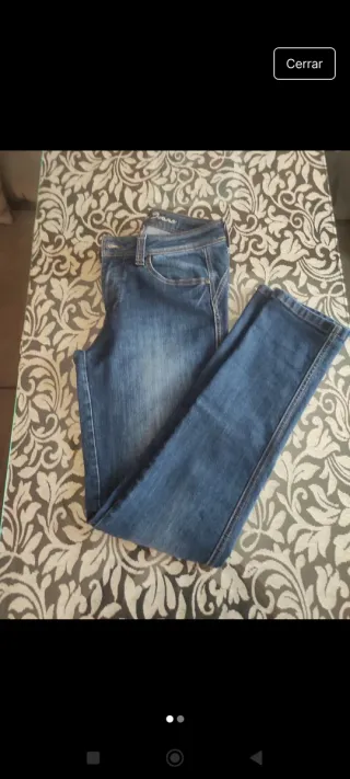 Vaqueros y blusa verde