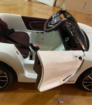 Coche eléctrico infantil con mando