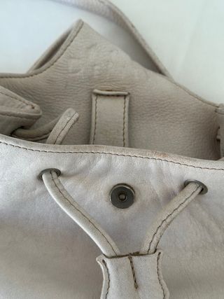 Mochila de piel color blanco