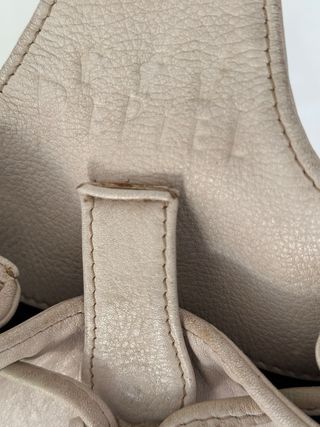 Mochila de piel color blanco