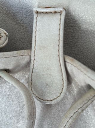 Mochila de piel color blanco