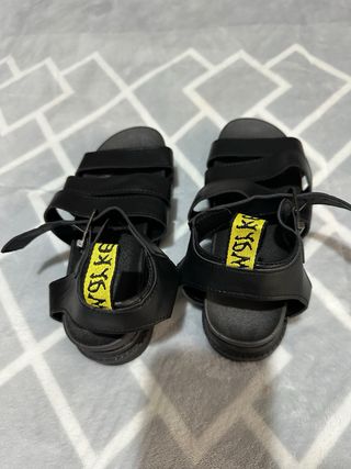Sandalias negras