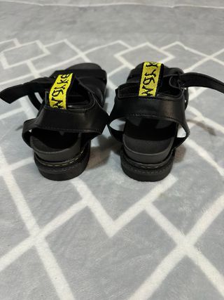 Sandalias negras