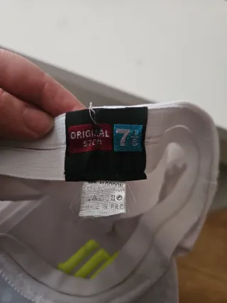 Gorra blanca con logo verde