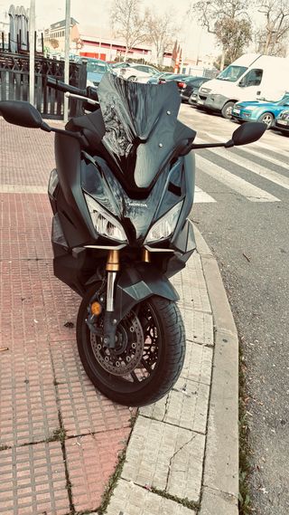 Honda Forza 750 Negra