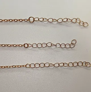 Pulseras con colgantes de estrella y luna