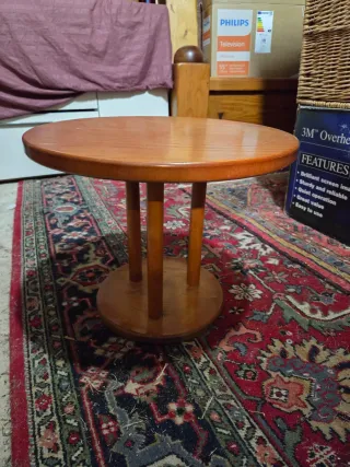 Mesita redonda de madera