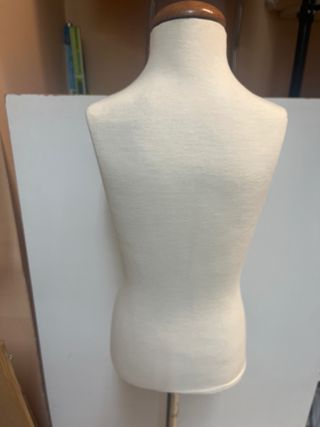 Alquiler maniquí infantil (color blanco)