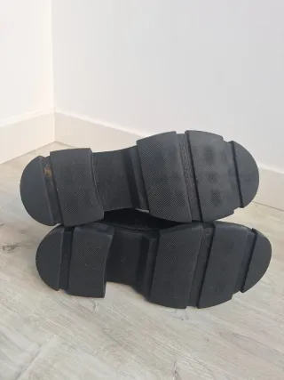 Botas de mujer negras con cordones y cremallera