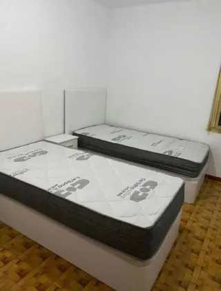 Letto con contenitore e materassi