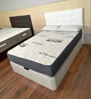 Letto con contenitore e materassi