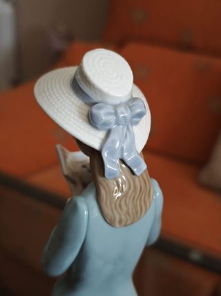 Figura Lladró Mujer Leyendo