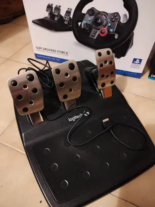 Logitech G29: volante, pedali e cambio