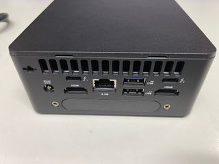 ASUS NUC 12 Pro i3 1220p 10 núcleos (como nuevo)