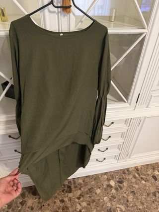 Blusa verde asimétrica talla L