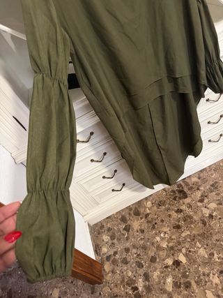 Blusa verde asimétrica talla L
