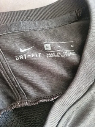 Camiseta deportiva Nike negra