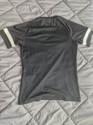 Camiseta deportiva Nike negra