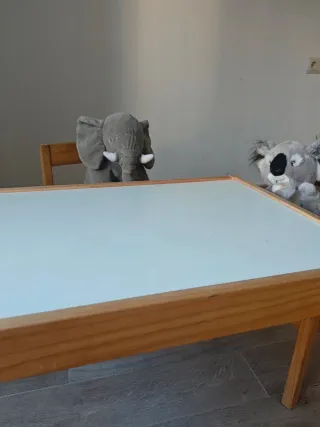 Mesa y 2 sillas infantiles LÄTT