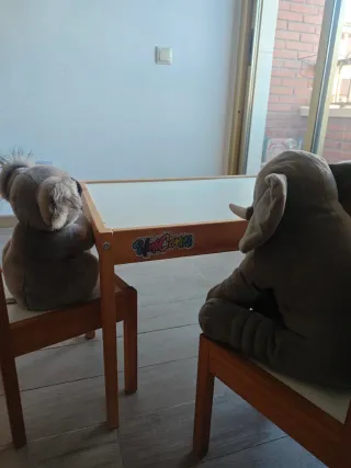 Mesa y 2 sillas infantiles LÄTT