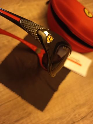 Gafas de Sol Ferrari Negras y Rojas