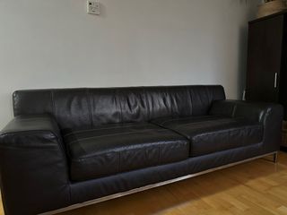 Sofá de piel negro/marrón