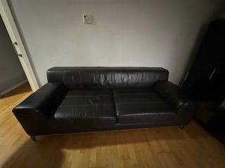 Sofá de piel negro/marrón