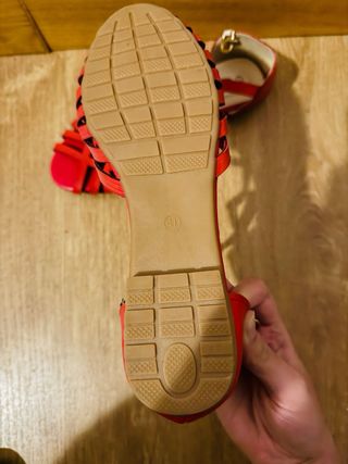 Sandalias rojas con hebilla -talla 41