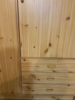 Armadio in legno naturale a 3 porte