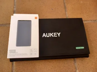 Cargador Solar AUKEY 28W y Powerbank